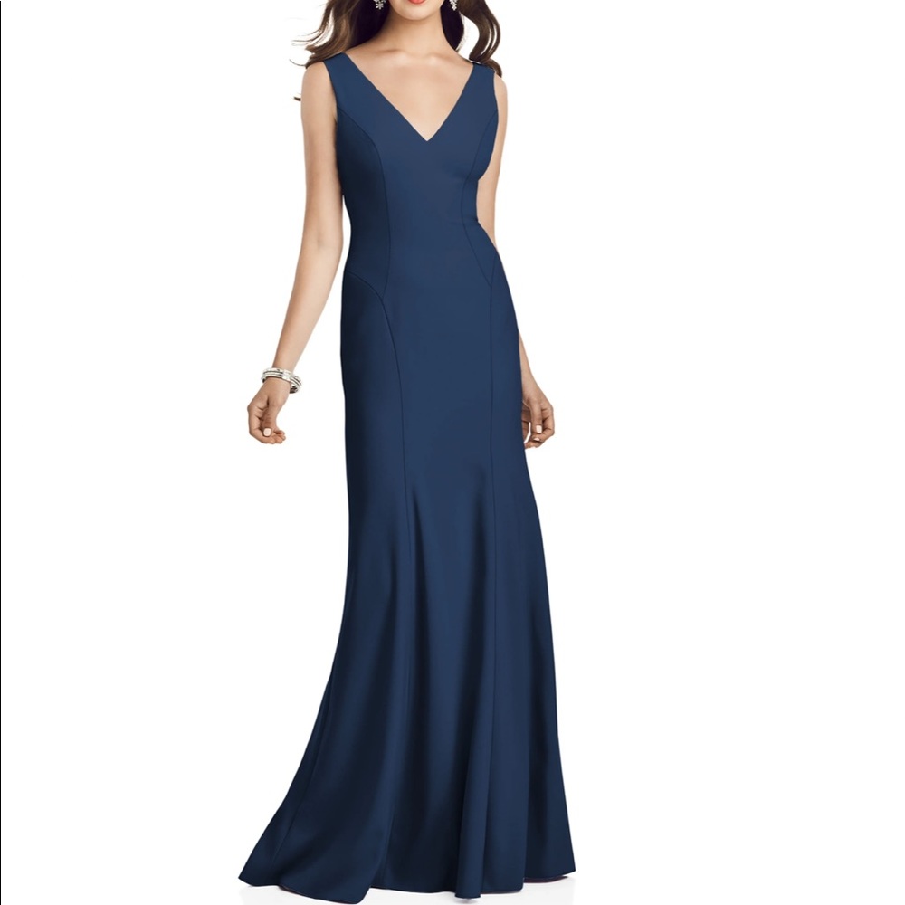 Navy Blue V-Neck Trumpet Gown